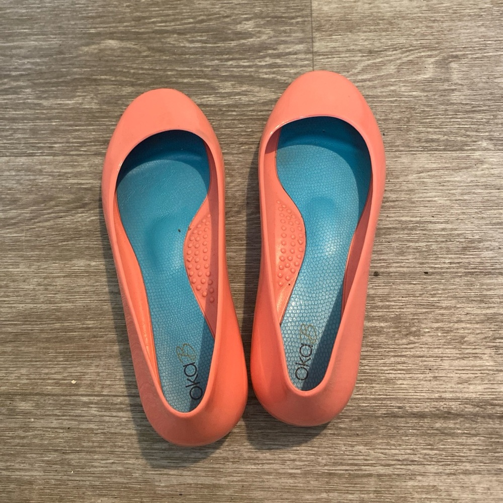 OKAb  Flats- burgundy coral size 6